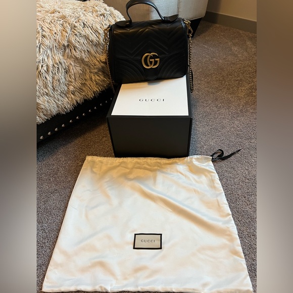 Gucci Handbags - ✨BLACK MARMONT TOP HANDLE MEDIUM✨